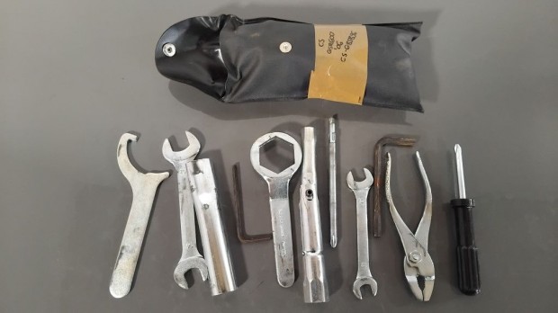 Suzuki GSR 600 (2006) - Szerszámkészlet