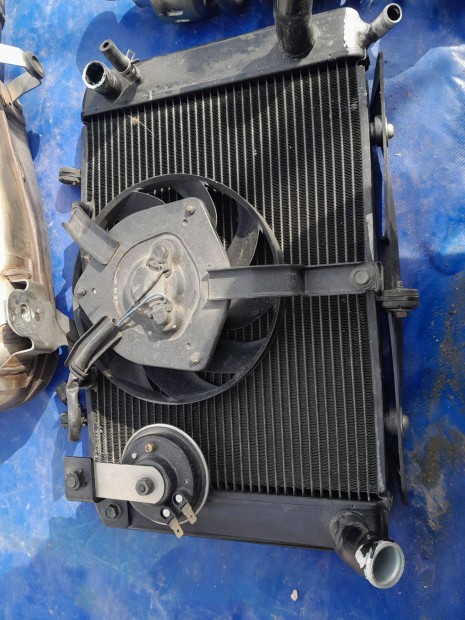 Suzuki GSR 600 alkatr�sz , h�t� �ra