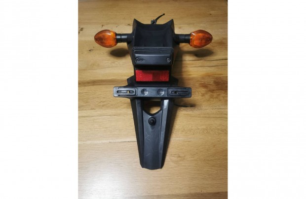 Suzuki GSR 750 rendsz�m tart� idom + prizma vil�g�t�s index merev�t�