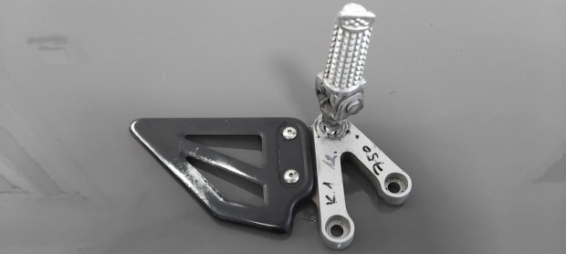 Suzuki GSXR 750 K1 Bal els� l�btart� konzol, t�sk�vel