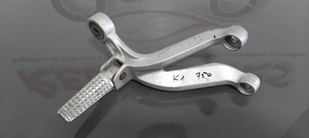 Suzuki GSXR 750 K1 Jobb h�ts� l�btart� konzol, t�sk�vel