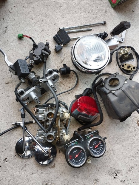 Suzuki GS 500 alkatrész , karburátor