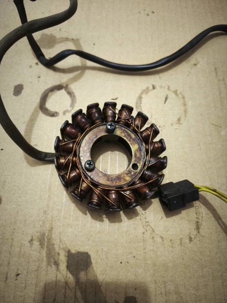 Suzuki GS 500 gener�tor 