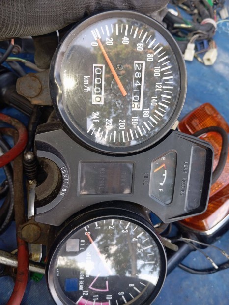 Suzuki GS 550 M Katana alkatrész km óra