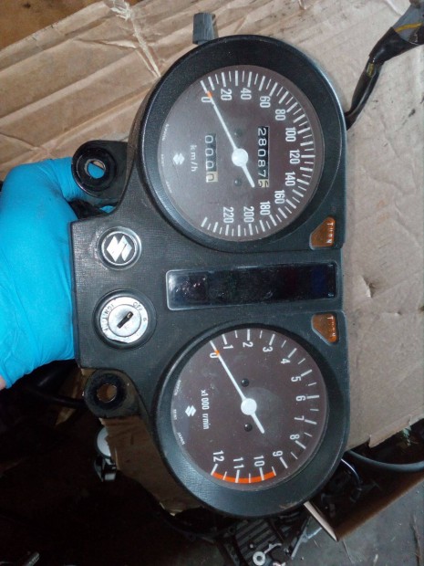 Suzuki GS 550 km óra, műszerfal, alkatrész