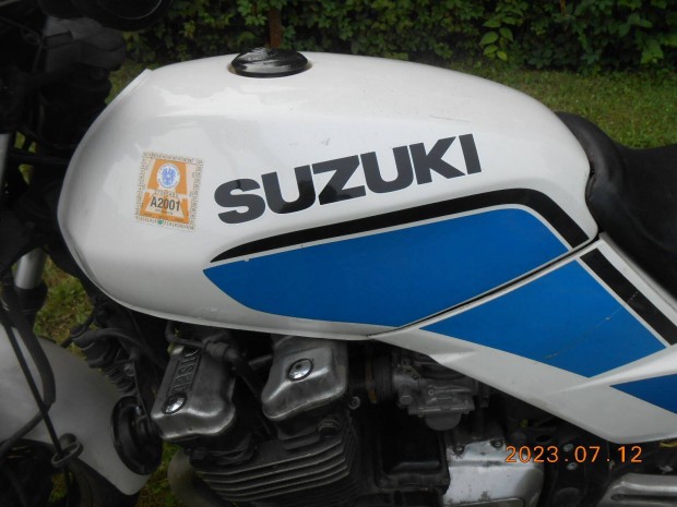 Suzuki GS 700E mkp.-ról :gyári fényezésű idomgarnitúra eladó