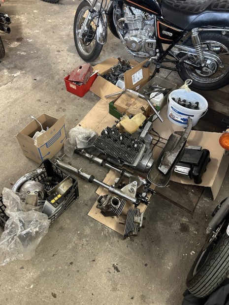 Suzuki GT 380 550 alkatreszek