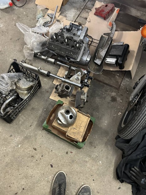 Suzuki GT 500 blokk s alkatrszei