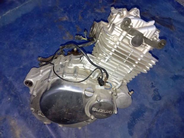 Suzuki GZ 250 Marauder alkatr�sz , �l�sek