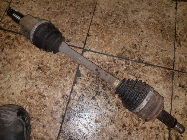 Suzuki Grand Vitara 05- Jobb F�ltengely