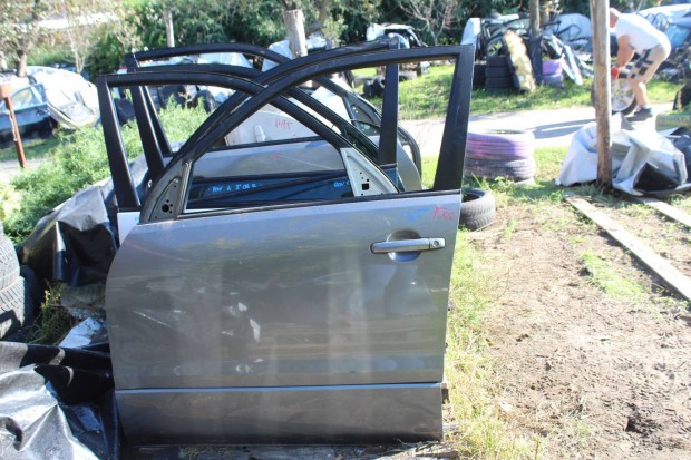 Suzuki Grand Vitara 2005-2013 bal első ajtó komplett, tükör n. (1500)