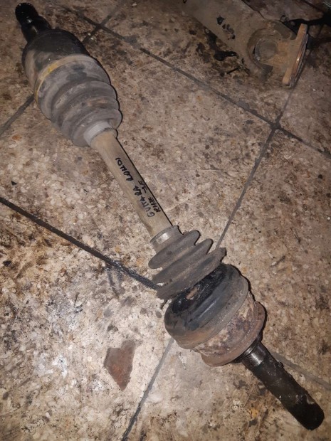 Suzuki Grand Vitara -05 Jobb Els� F�ltengely