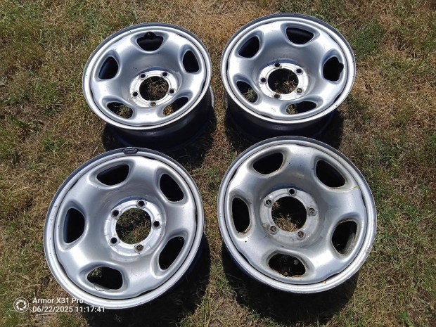 Suzuki Grand Vitara acélfelni 5x139.7 UAZ Niva