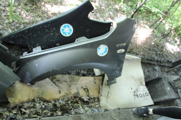 Suzuki Grand Vitara bal első sárvédő