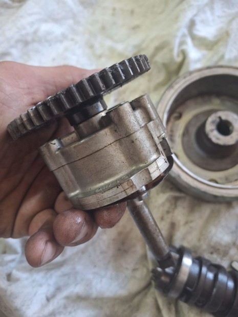 Suzuki Gsf Bandit 400 olajpumpa / olajszivatty�