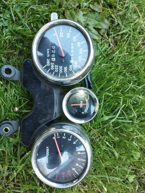 Suzuki Gsx 1100 G , GSF 1200 km óra