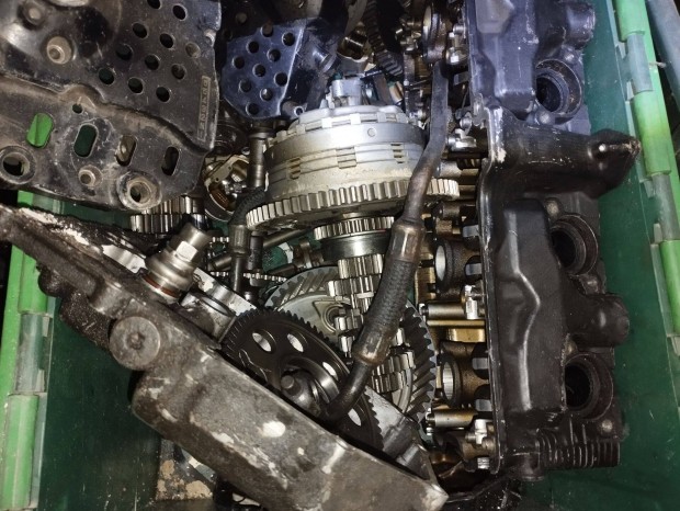 Suzuki Gsx 600 vagy Gsxr 600 motorblokk alkatrsz