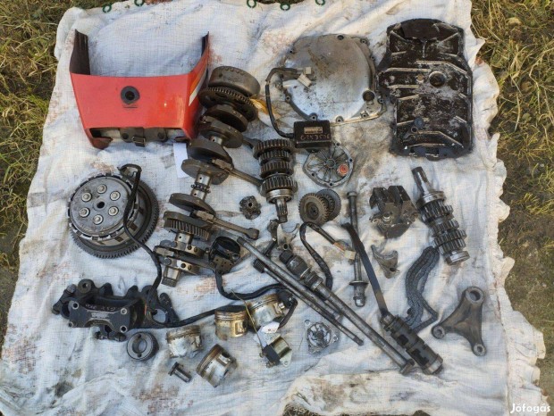 Suzuki Gsx 750 E 1981 alkatr�sz