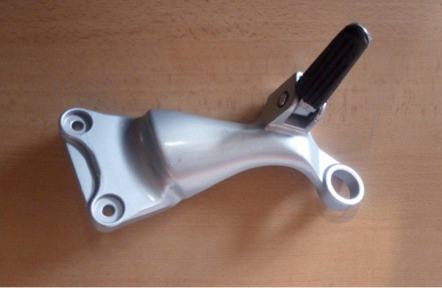Suzuki Gsxr 1300 jobb utaslábtartó