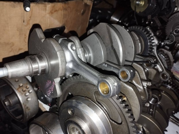 Suzuki Gsxr 600 750 K4 K5 alkatr�szek