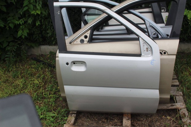Suzuki Ignis 2001-2003 jobb első ajtó üresen (154.)