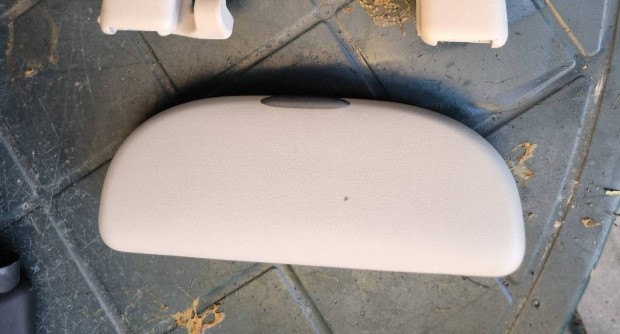 Suzuki Ignis 2003 - napszemüveg tartó