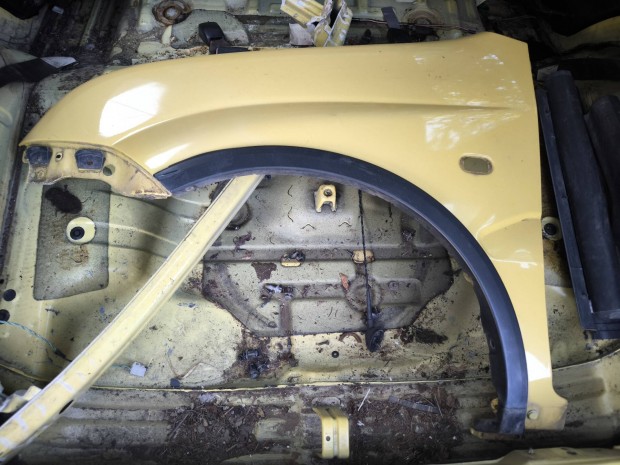 Suzuki Ignis 2003 tól bal első sárvédő