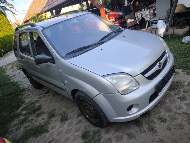 Suzuki Ignis 2003 tól első lökhárító motorhazteto sárvédő lámpa stb