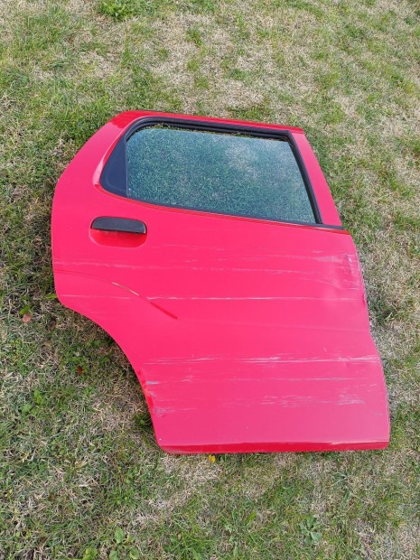 Suzuki Ignis 2006 jobb els� �s h�ts� ajt�k piros (Zcf) enyh�n s�r�ltek