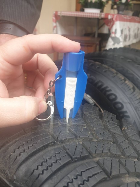 Suzuki Ignis acélfelni+téli gumi