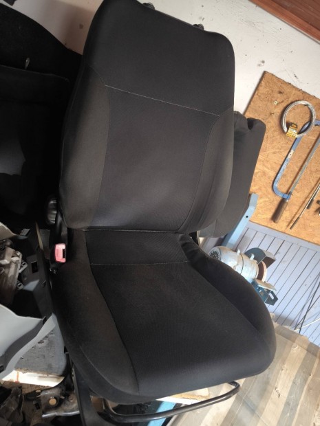 Suzuki Ignis bal első és Hátsó Ülés 2003-