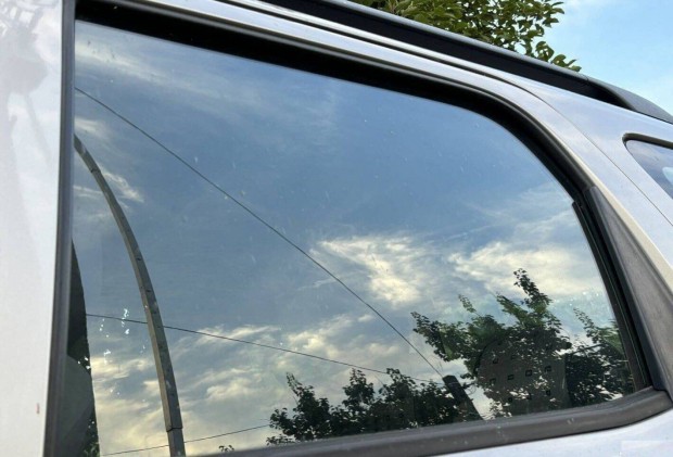 Suzuki Ignis bal hátsó ablak üveg