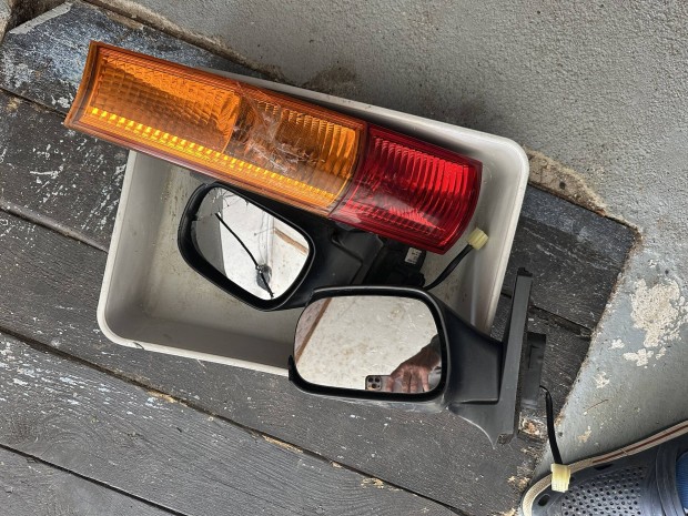 Suzuki Ignis bal hátsó lámpa bal jobb tükör