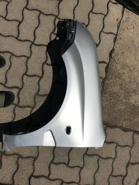 Suzuki Ignis bel első sárvédő ezüst színben Z2S