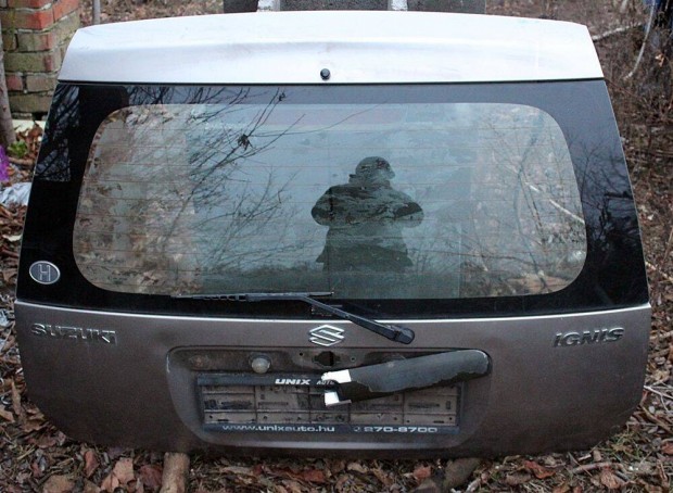 Suzuki Ignis csomagtr ajt
