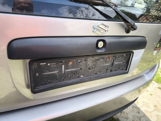 Suzuki Ignis csomagtér fogantyú kilncs 2003-