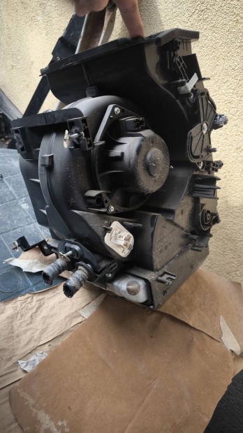 Suzuki Ignis fűtőmotor fűtő ventilátor radiátor box