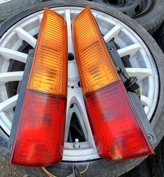 Suzuki Ignis h�ts� l�mp�k