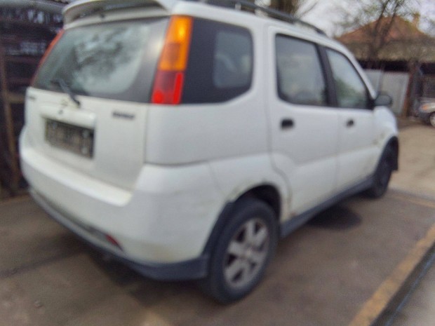 Suzuki Ignis karossz�ria elemei feh�r