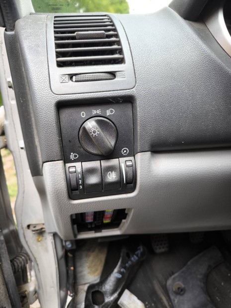 Suzuki Ignis vilgts kapcsol mszerfali 1 s 2 kdlmpas 