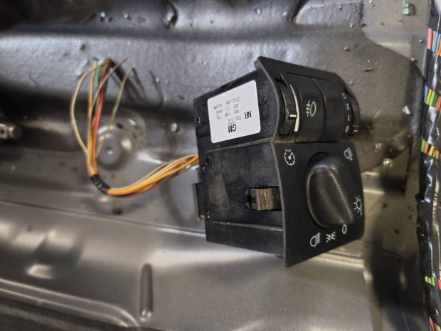 Suzuki Ignis vil�g�t�s kapcsol� m�szerfali+v�gott vezet�k 