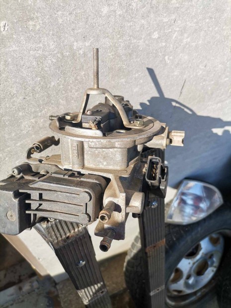 Suzuki Injektor, vonóhorog, kerekek üléshuzat, kezelési egyben eladók