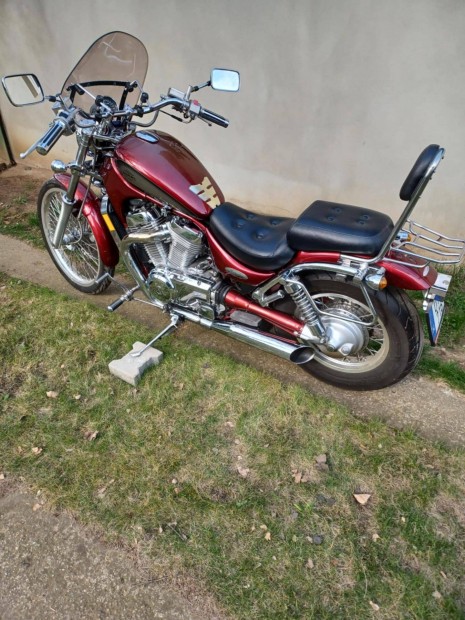 Suzuki Intruder VS800