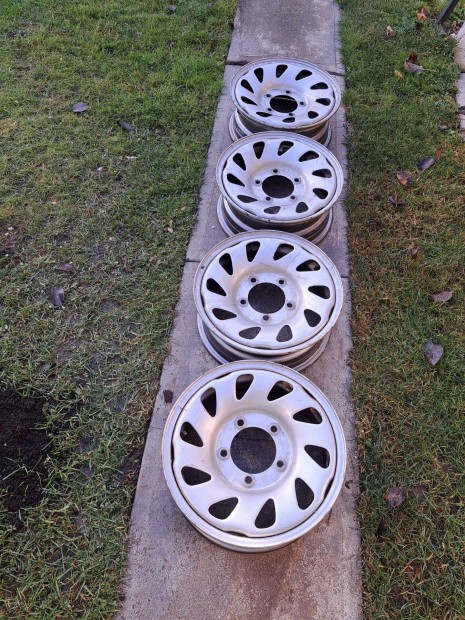 Suzuki Jimmy 15" felni szett eladó!