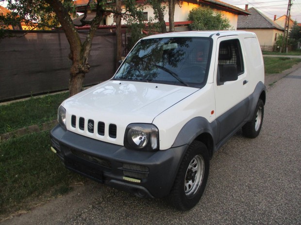 Suzuki Jimny 1.3 4WD AC CD 15''AW 106.E.KM