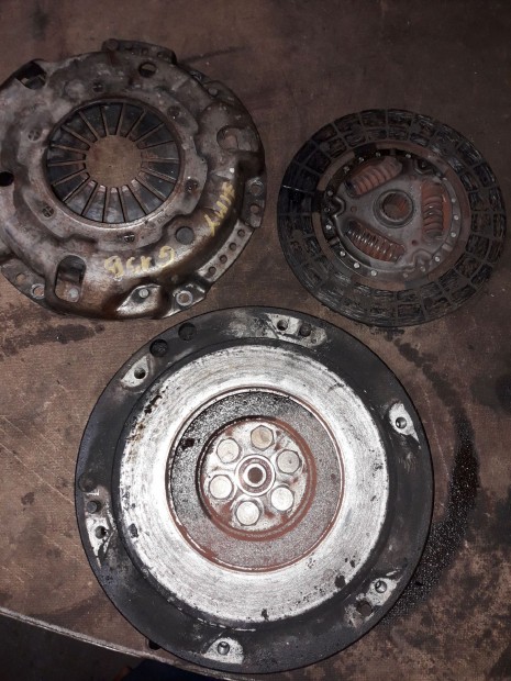 Suzuki Jimny Kuplung Szett + Egyt�meg� Lendker�k