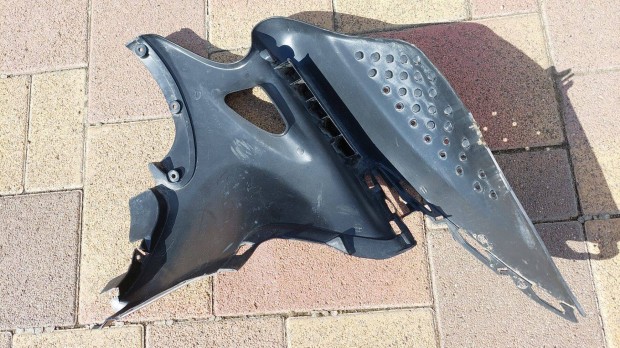 Suzuki Katana bal utaslábtartó