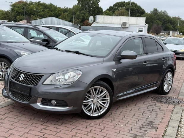 Suzuki Kizashi 2.4 Sdlx CVT 4WD Kézi váltó.első...