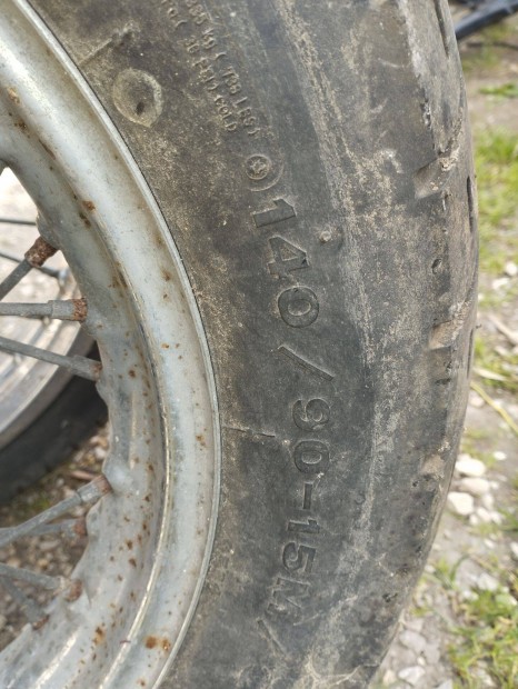 Suzuki LS 650 Savage kerekek gumival