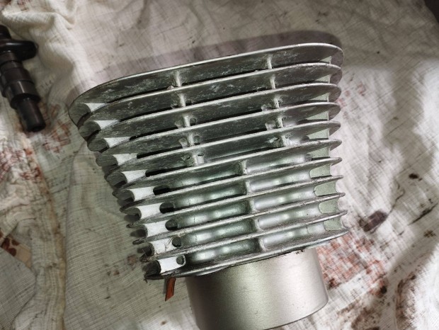 Suzuki LS 650 alkatr�szek , henger dugatty�